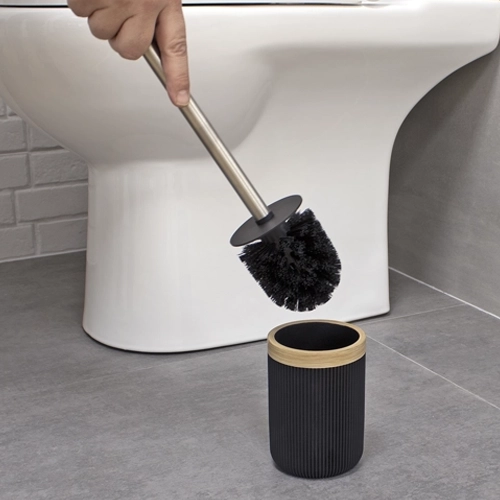 escobilla baño negro y madera